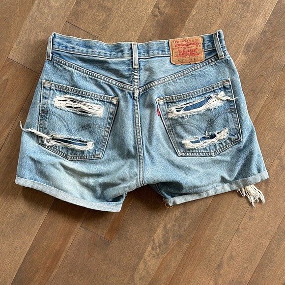 LEVI’S 501 Distressed Jean Shorts - Picture 4 of 7